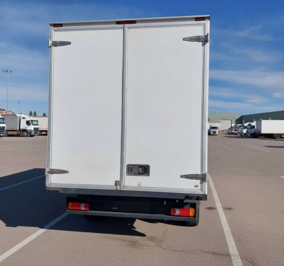 Nissan NV400 caja cerrada de 2022